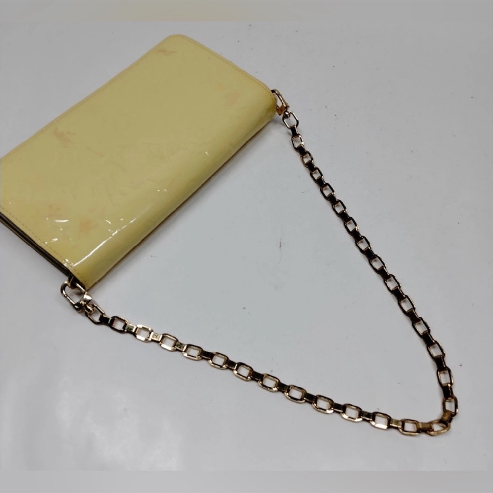 Louis Vuitton Cream Shoulder Bag with Chain Strap